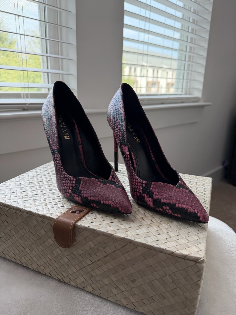 Women's Pink Snake-Print Pointed Toe Stiletto Pumps
